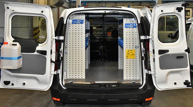 Dokker con ripiani e contenitori in plastica Syncro Friuli