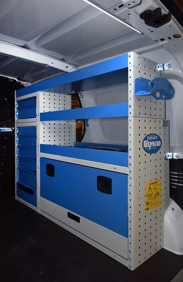 Vano con antina su nV250 Syncro Friuli