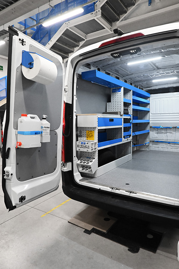 Banco da lavoro con cassetti e accessori per Maxus da Syncro Friuli