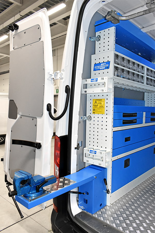 Portamorsa basculante aperto su MAN TGE L4 H3 Syncro System Friuli