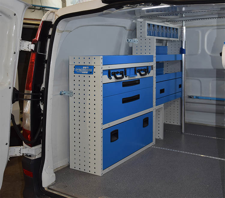 allestimento con barre fermacarico Syncro Friuli