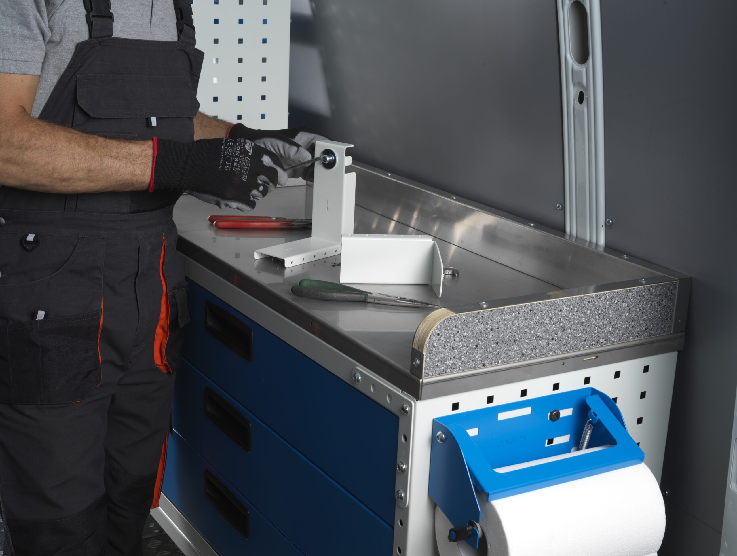 banco di lavoro in legno marmato con copertura in acciaio inox Syncro Friuli