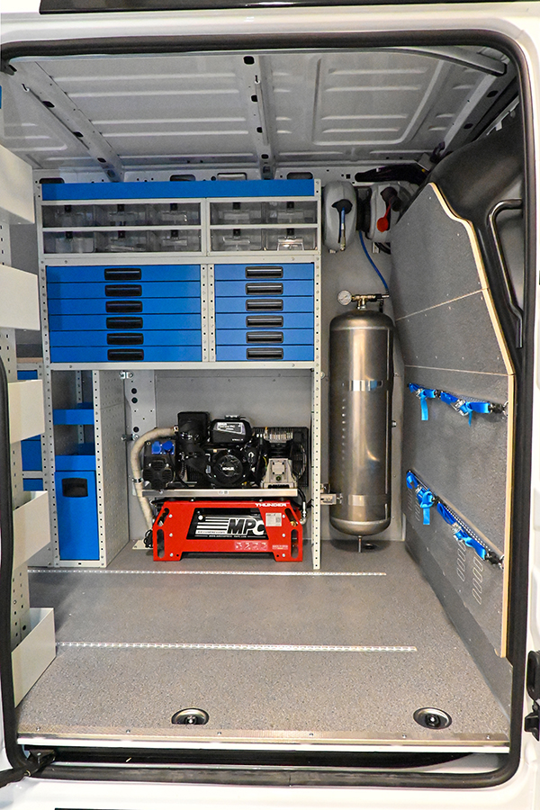 Compressore con serbatoio aggiuntivo per furgoni Syncro Friuli