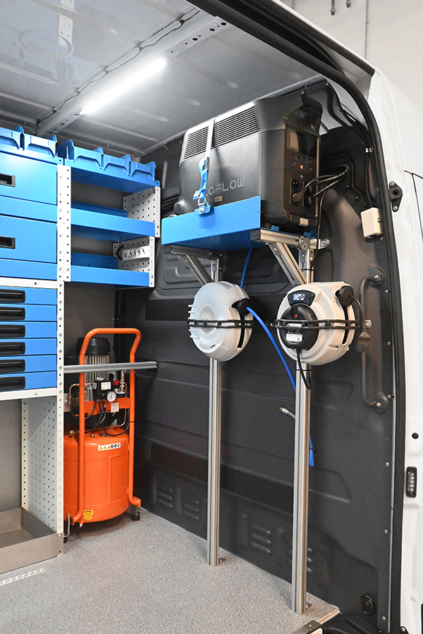 Ecoflow con utensili sul furgone Syncro Friuli