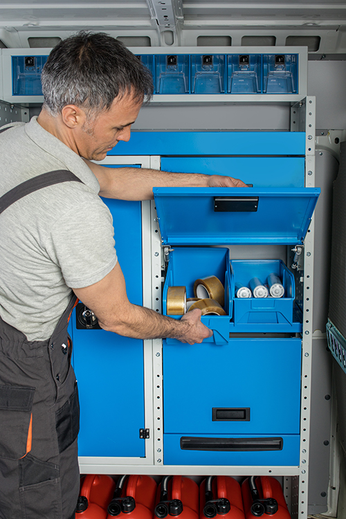 Ripiano con contenitori in plastica e antina frontale Syncro Friuli